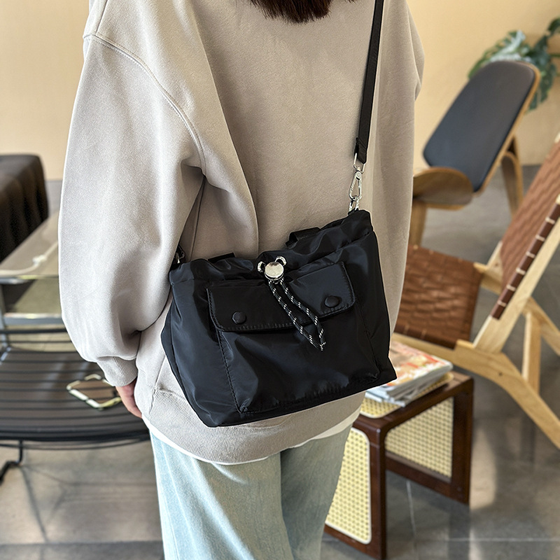 巾着 多機能フラップポケット付き巾着ショルダーバッグ