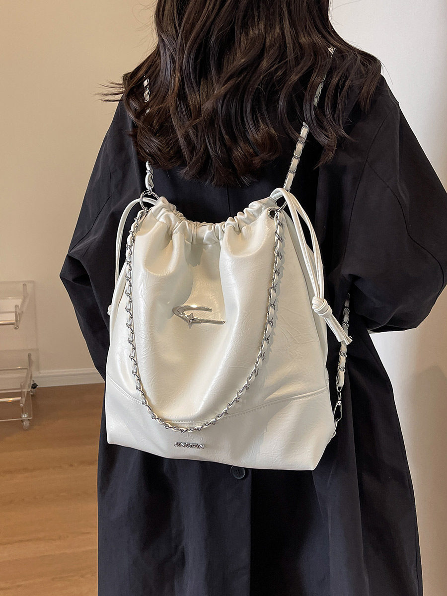 巾着 チェーンストラップ付き巾着型リュックサック