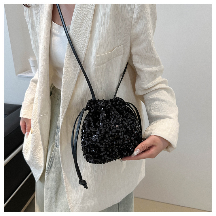 巾着 キラキラスパンコール装飾巾着ショルダー鞄