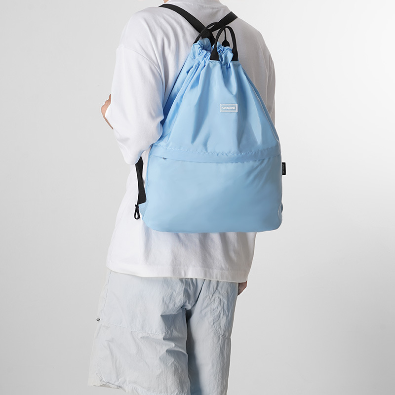 巾着 軽量ナイロン素材の巾着型リュックサック