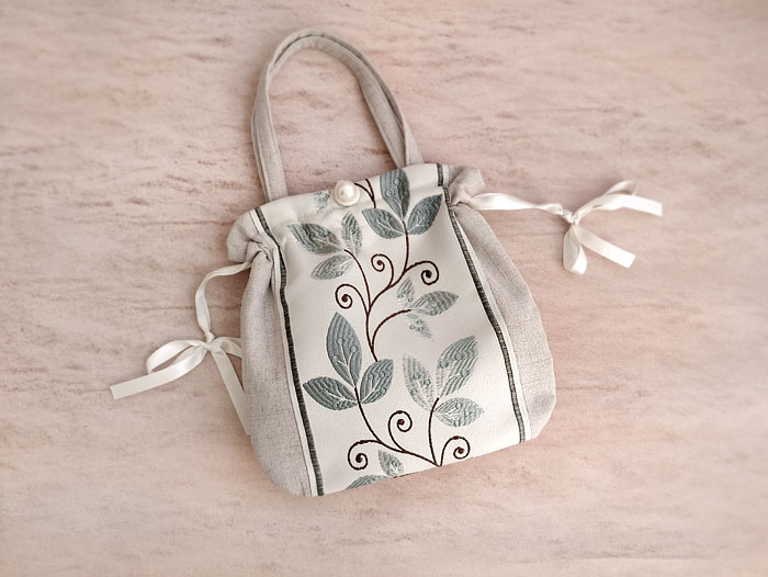 花柄刺繍入りエレガント巾着ポーチ