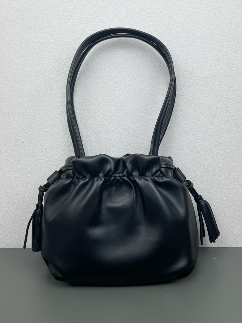 巾着 タッセル付き上質レザー巾着トートバッグ