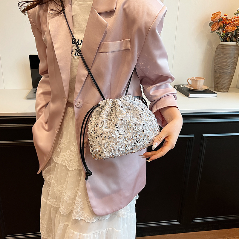 巾着 スパンコール輝く華やか巾着ポーチ
