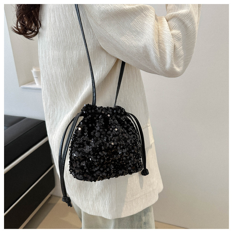 巾着 キラキラスパンコール装飾巾着ショルダー鞄