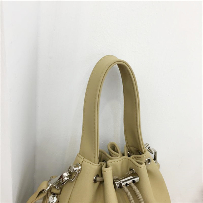 巾着 上品シルエット巾着ポーチ