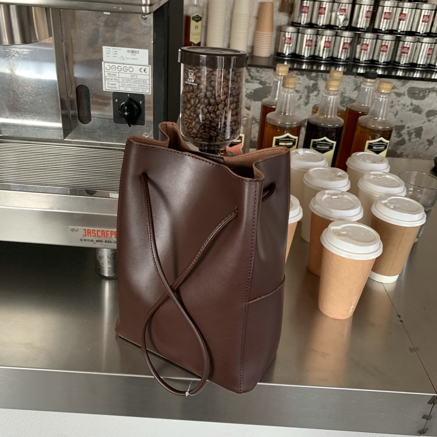 巾着 本革シンプル巾着型ショルダーバッグ