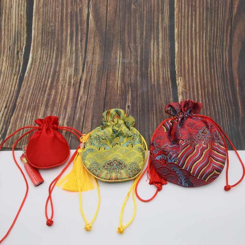 巾着 華やか刺繍入り和柄タッセル付き巾着ポーチ