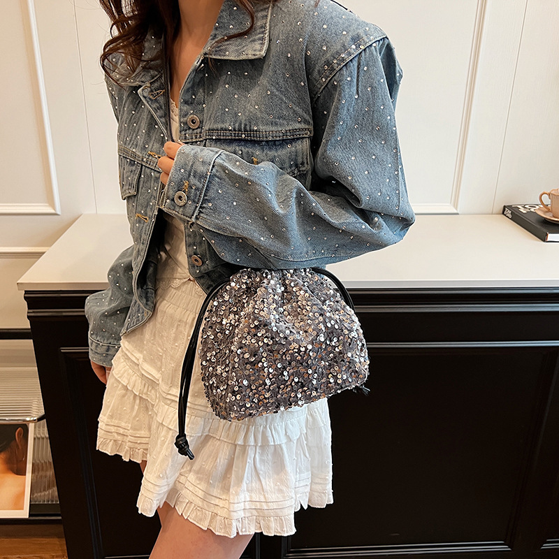 巾着 スパンコール輝く華やか巾着ポーチ