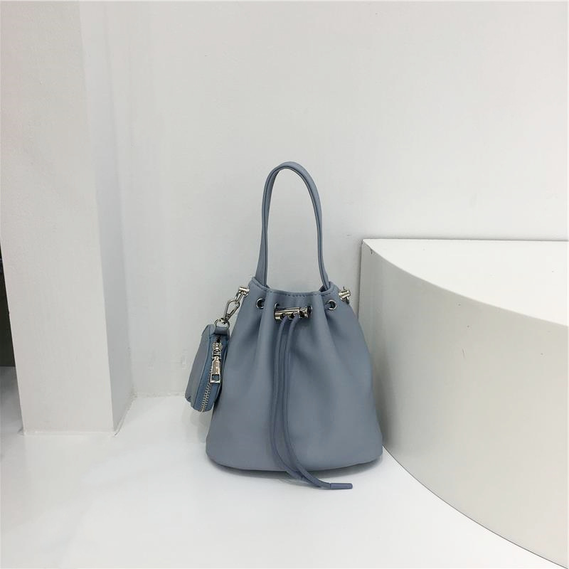 巾着 上品シルエット巾着ポーチ