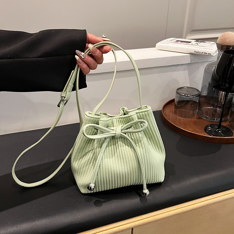 巾着 プリーツ加工巾着型ショルダー鞄