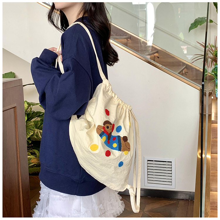 巾着 可愛いくま刺繍入り巾着リュックサック