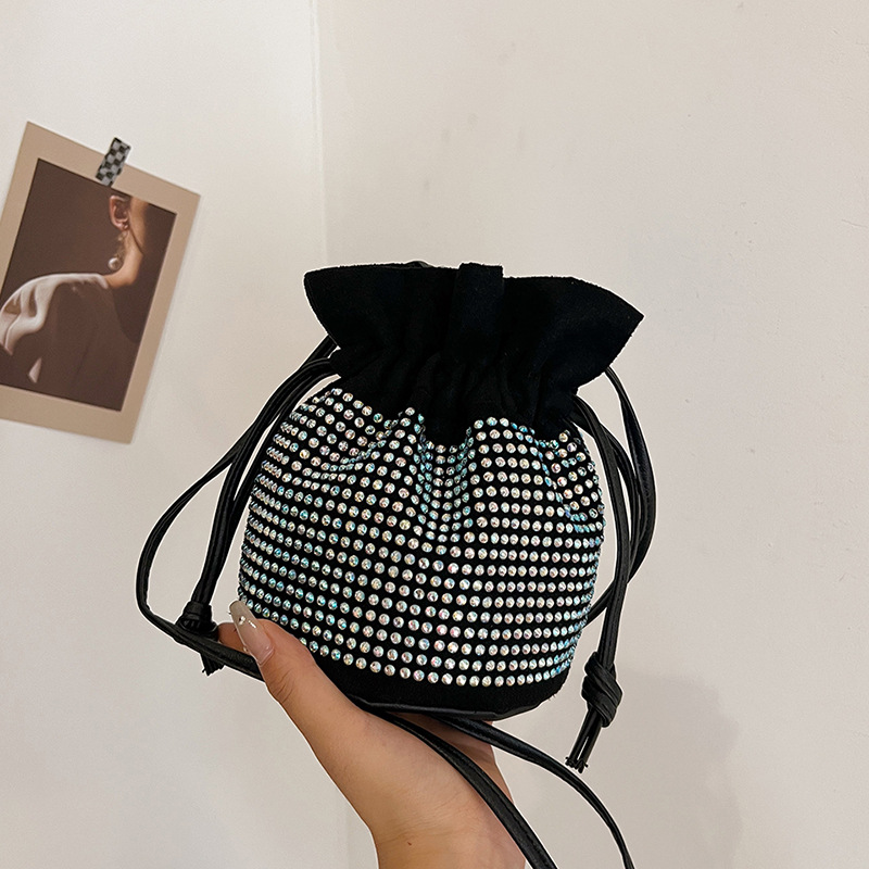 巾着 輝きストーン装飾巾着ポーチ