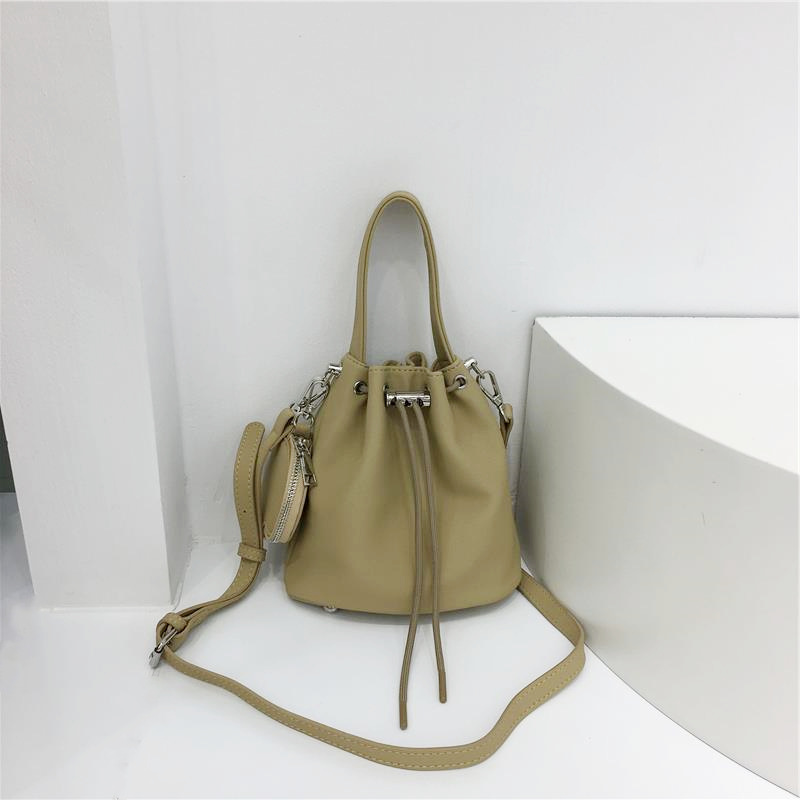 巾着 上品シルエット巾着ポーチ