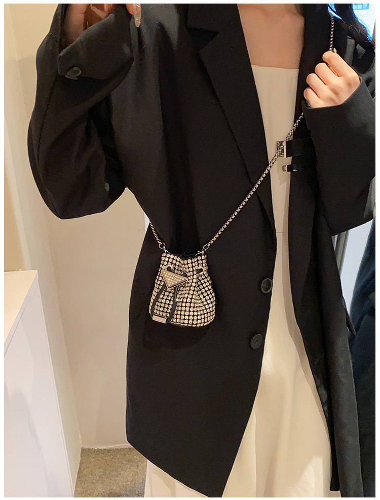 巾着 煌めきラインストーン装飾巾着ポーチ