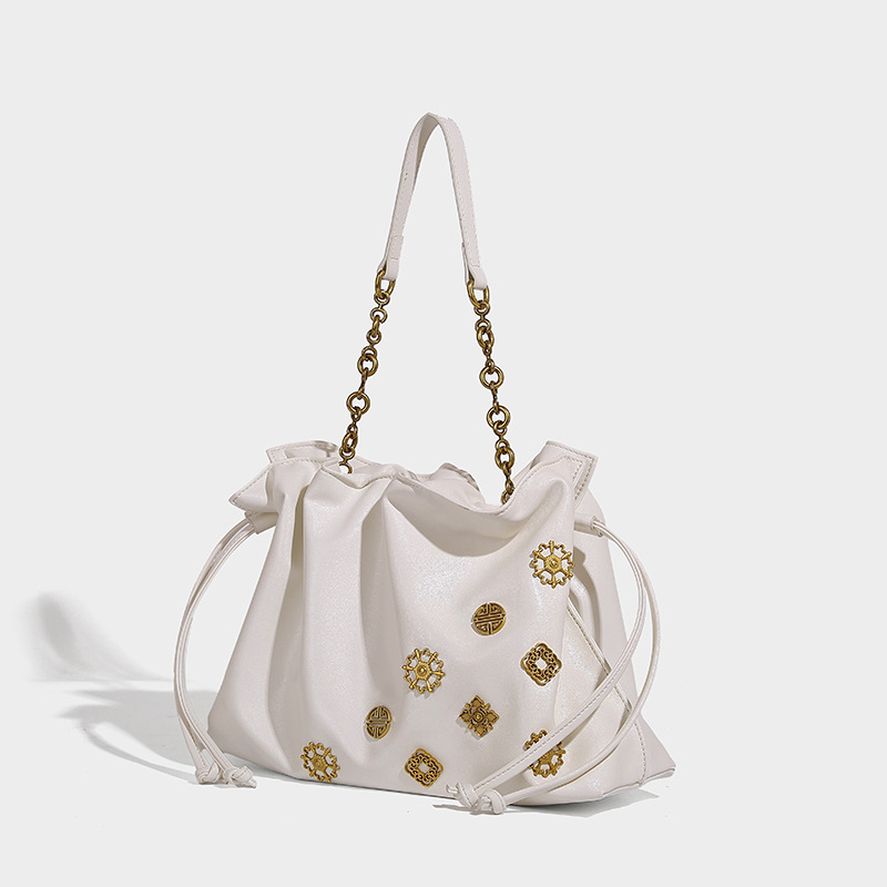 巾着 金属装飾チェーン付き巾着ショルダーバッグ