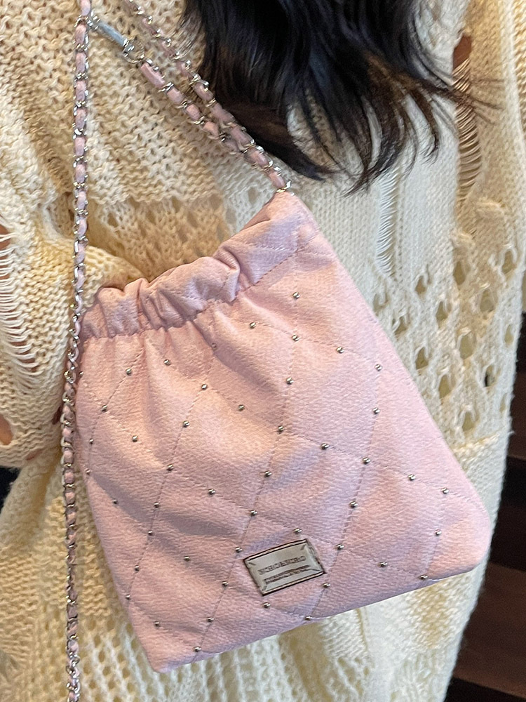 巾着 キルティングスタッズ付き巾着ショルダーバッグ