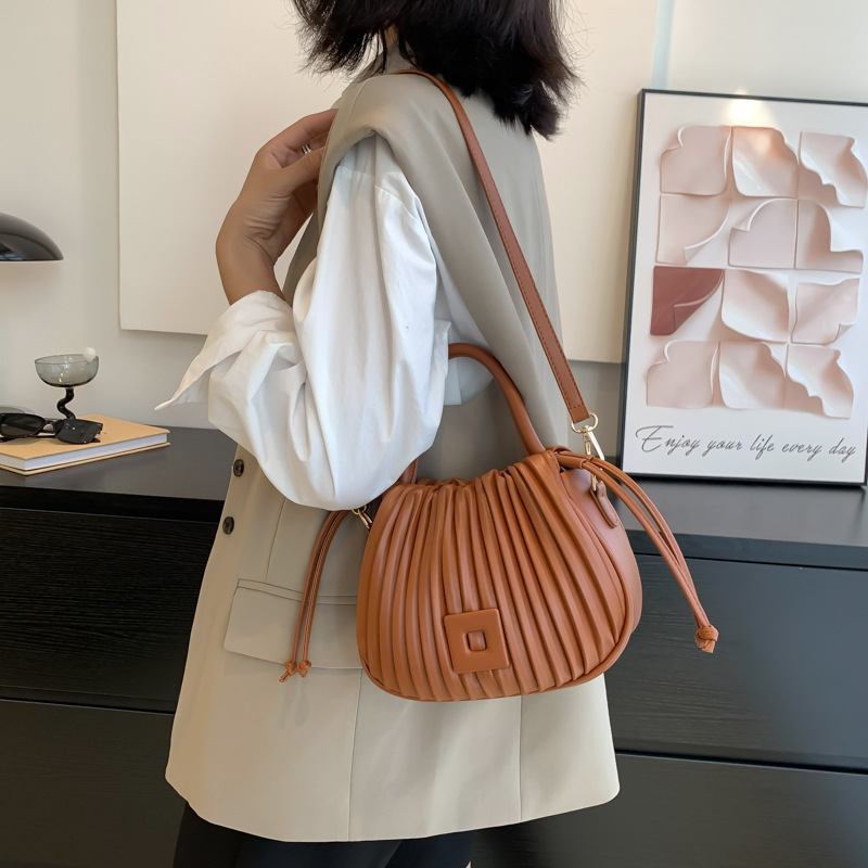 https://fulmo-img-server.com/tsutsumin-bag/ac66e217-f9d9-40f9-974a-e34d719718be.jpg