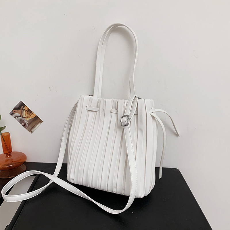 https://fulmo-img-server.com/tsutsumin-bag/ae0aee54-7452-4f17-84b8-2a756d4461cb.jpg