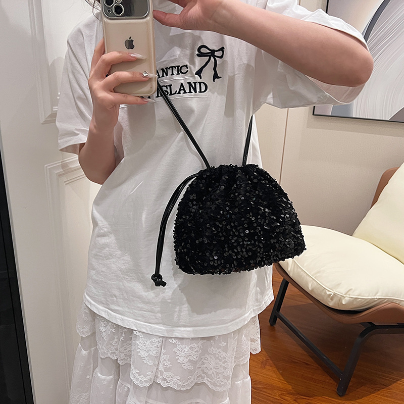 巾着 スパンコール輝く華やか巾着ポーチ