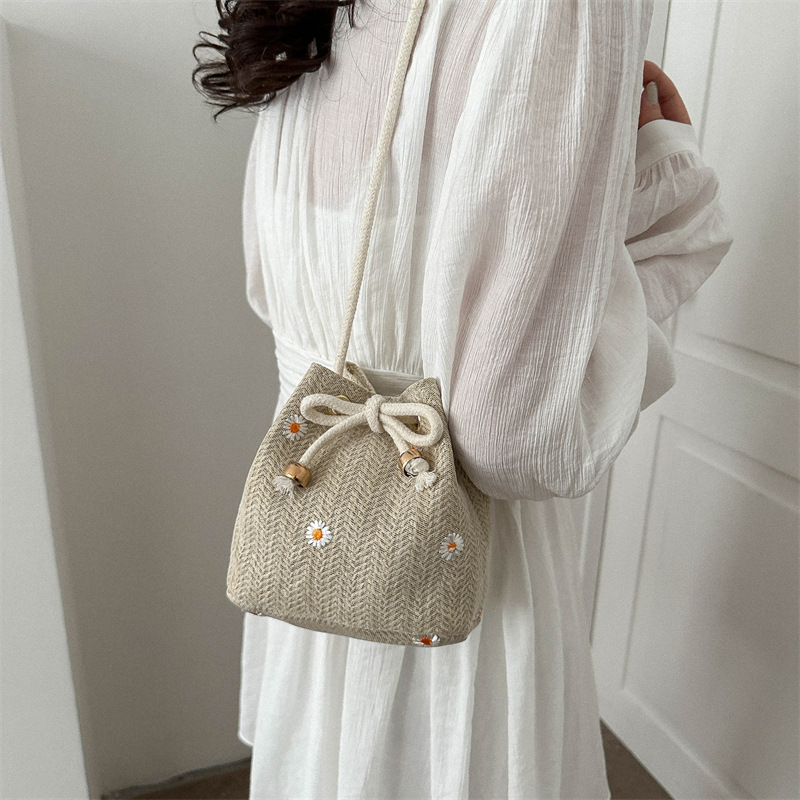 巾着 小花刺繍ヘリンボーン織り巾着ポーチ