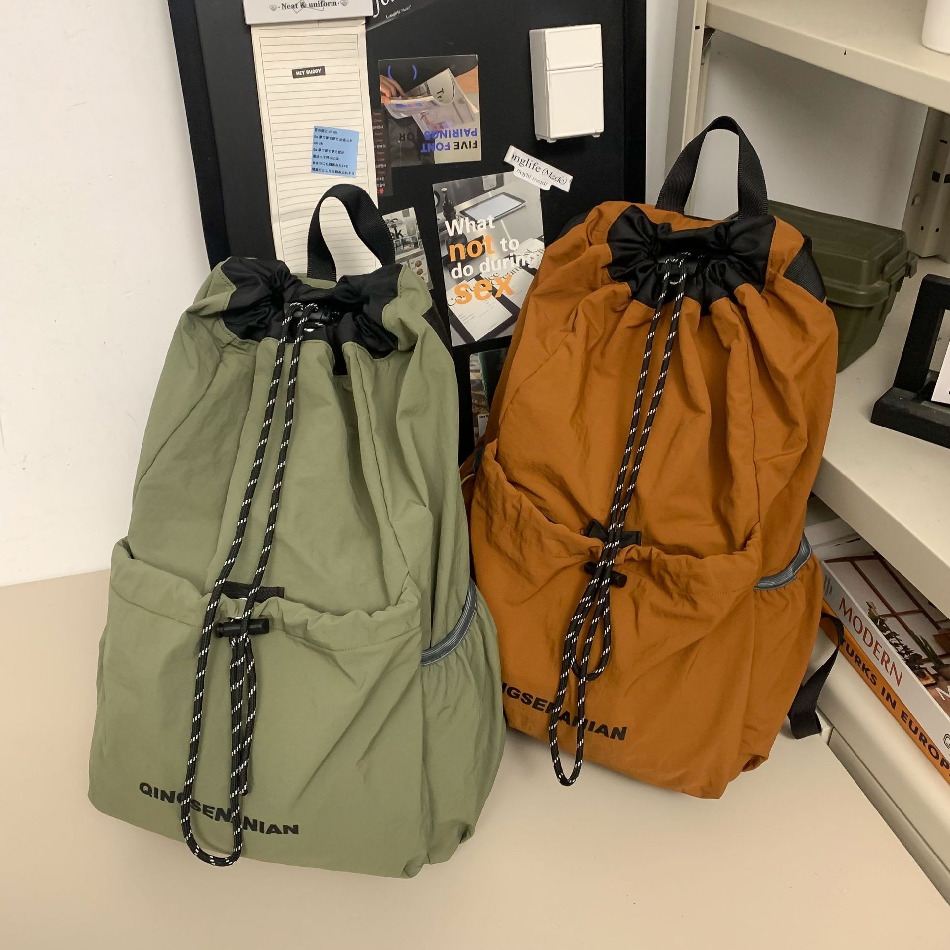 軽量ナイロン巾着式リュック型トートバッグ