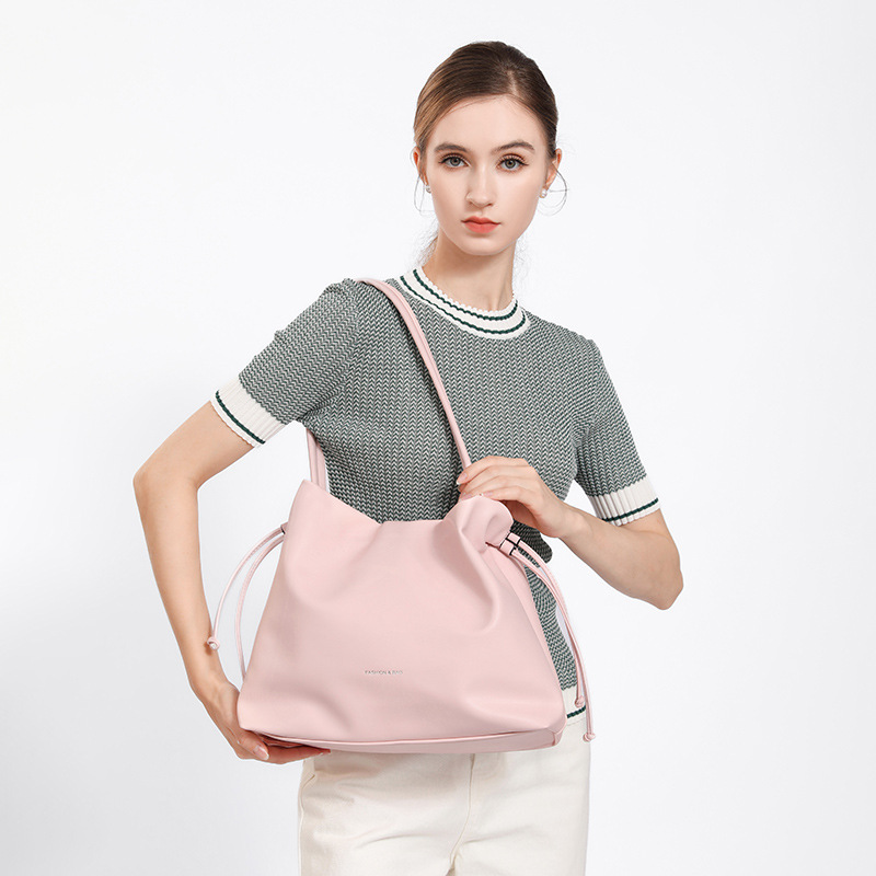 https://fulmo-img-server.com/tsutsumin-bag/b31c3a29-7400-4fd8-ba74-e1b9e2915f4e.jpg