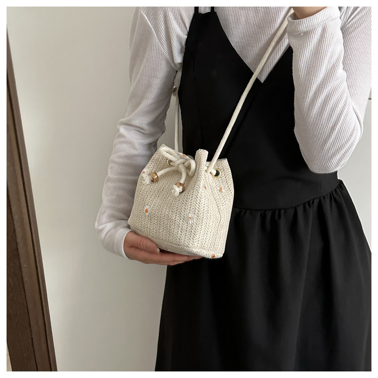 巾着 小花刺繍ヘリンボーン織り巾着ポーチ