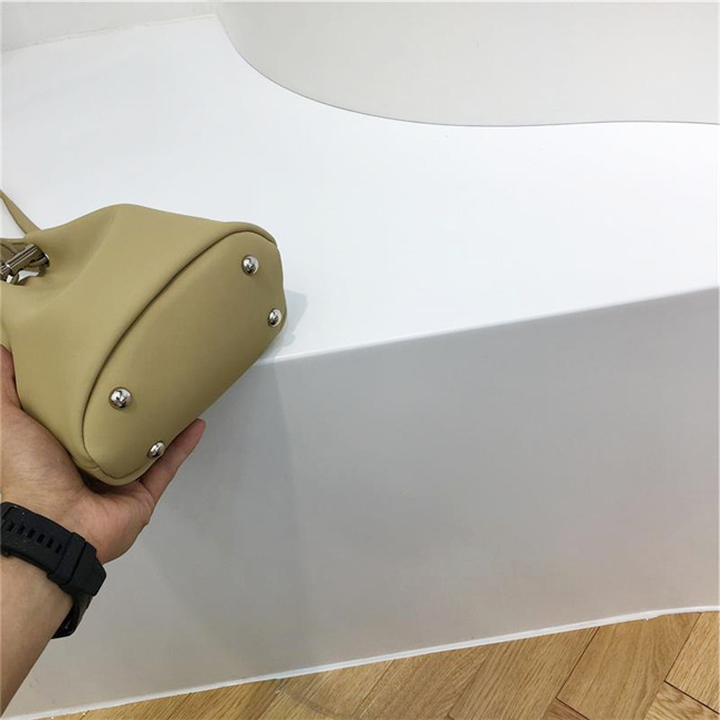 巾着 上品シルエット巾着ポーチ