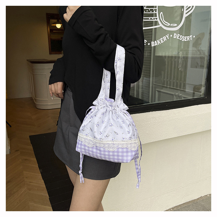 巾着 小花柄とギンガムチェック柄レース付き巾着ポーチ