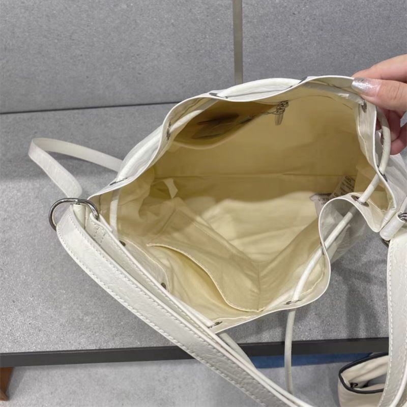 https://fulmo-img-server.com/tsutsumin-bag/b61cb98a-0609-4b84-85b6-405891722f0f.jpg