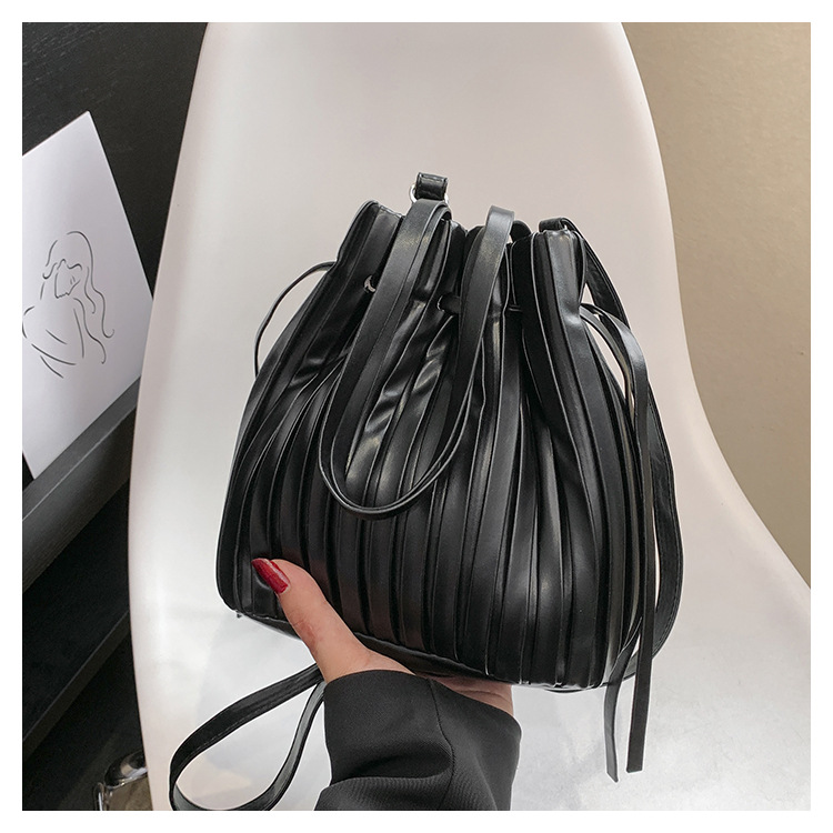 https://fulmo-img-server.com/tsutsumin-bag/b9d4594f-1741-4e94-8d92-5a1e5c2959ff.jpg