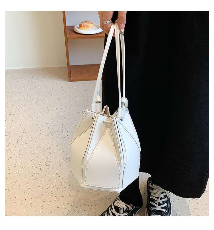 https://fulmo-img-server.com/tsutsumin-bag/ba446b28-676d-4d26-9529-272a0f3a40a3.jpg