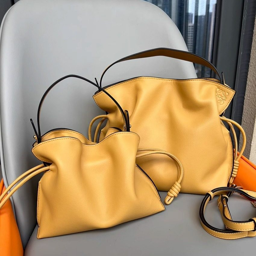 巾着 上質レザー巾着型ショルダーバッグ