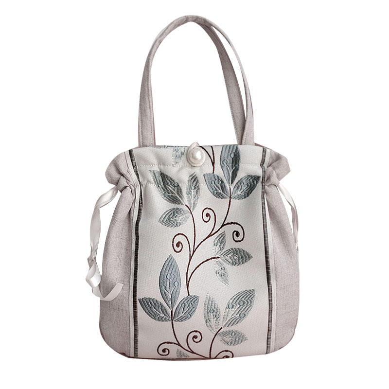 花柄刺繍入りエレガント巾着ポーチ