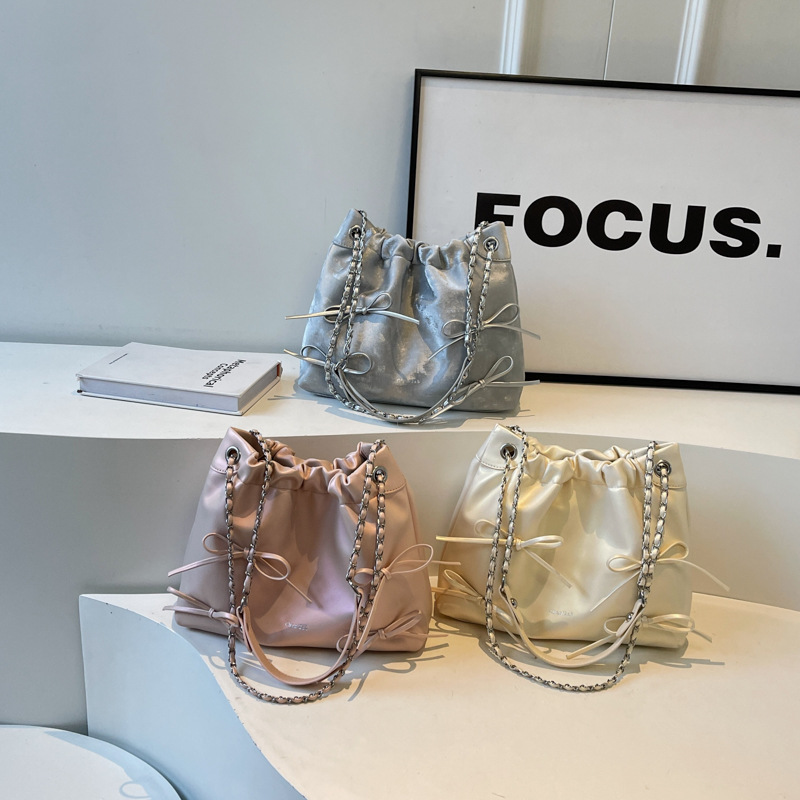 巾着 リボン装飾チェーン付き巾着トートバッグ