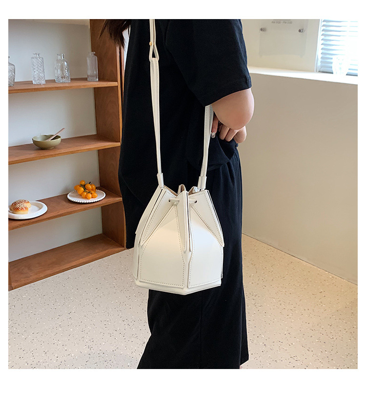 https://fulmo-img-server.com/tsutsumin-bag/c85d6ca2-8460-43d0-b7bd-5998fb542cd4.jpg