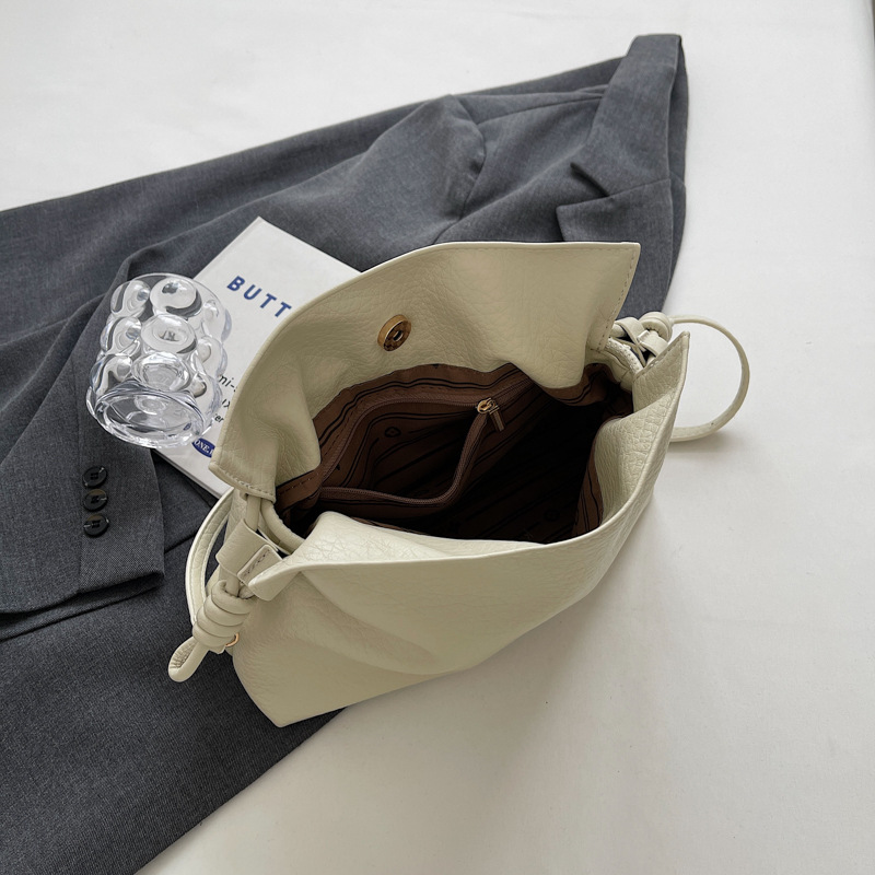 https://fulmo-img-server.com/tsutsumin-bag/c90e27be-4ad2-4776-b0a7-845e73dbb25e.jpg