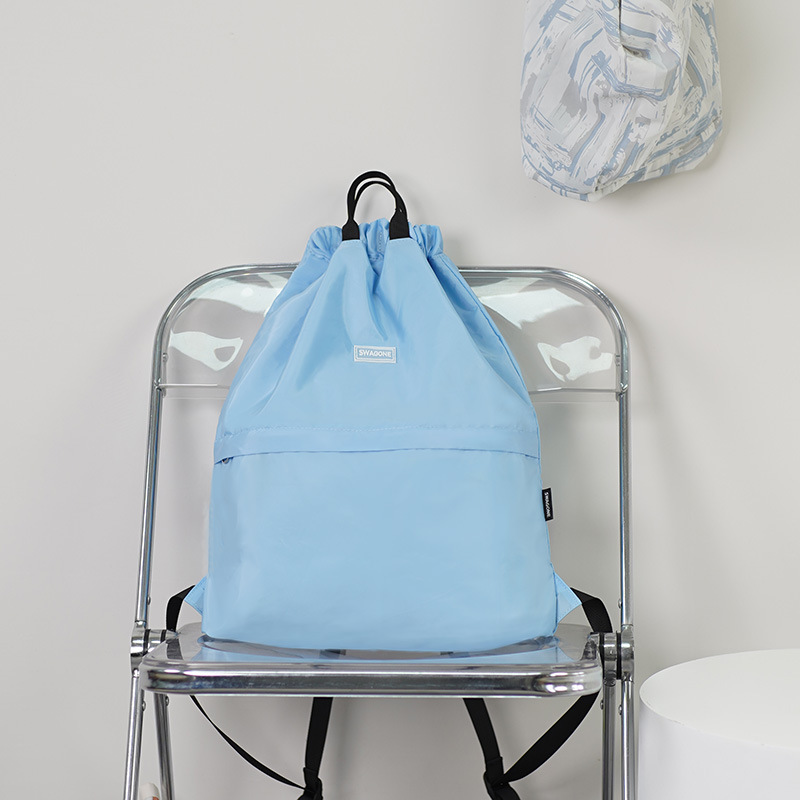 巾着 軽量ナイロン素材の巾着型リュックサック