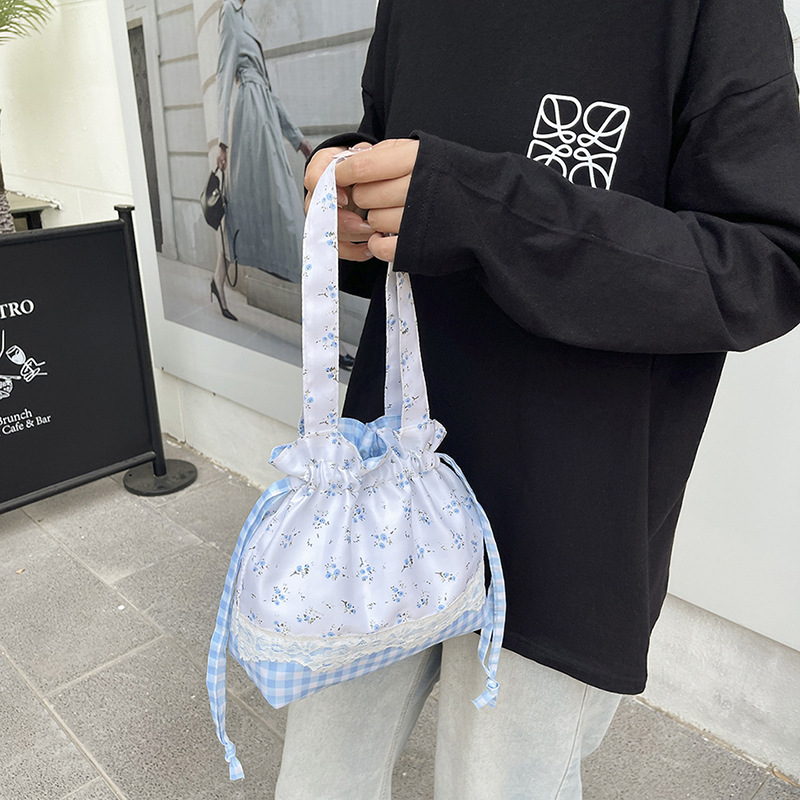 巾着 小花柄とギンガムチェック柄レース付き巾着ポーチ