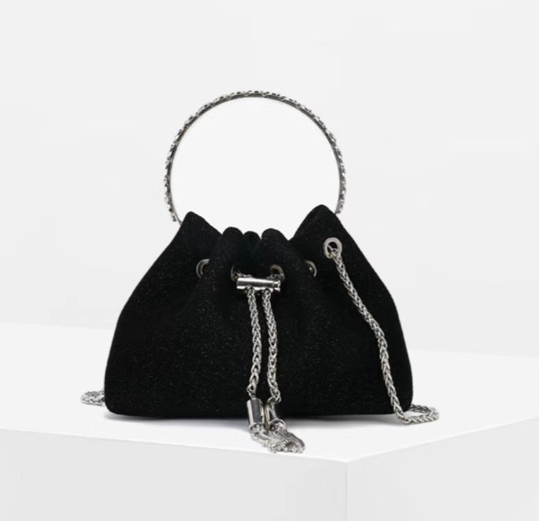 巾着 上品な光沢素材の巾着ショルダーバッグ