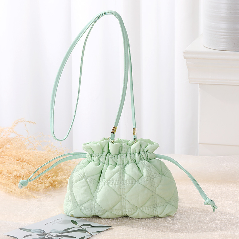 巾着 キルティング風立体編み込み巾着ショルダー鞄