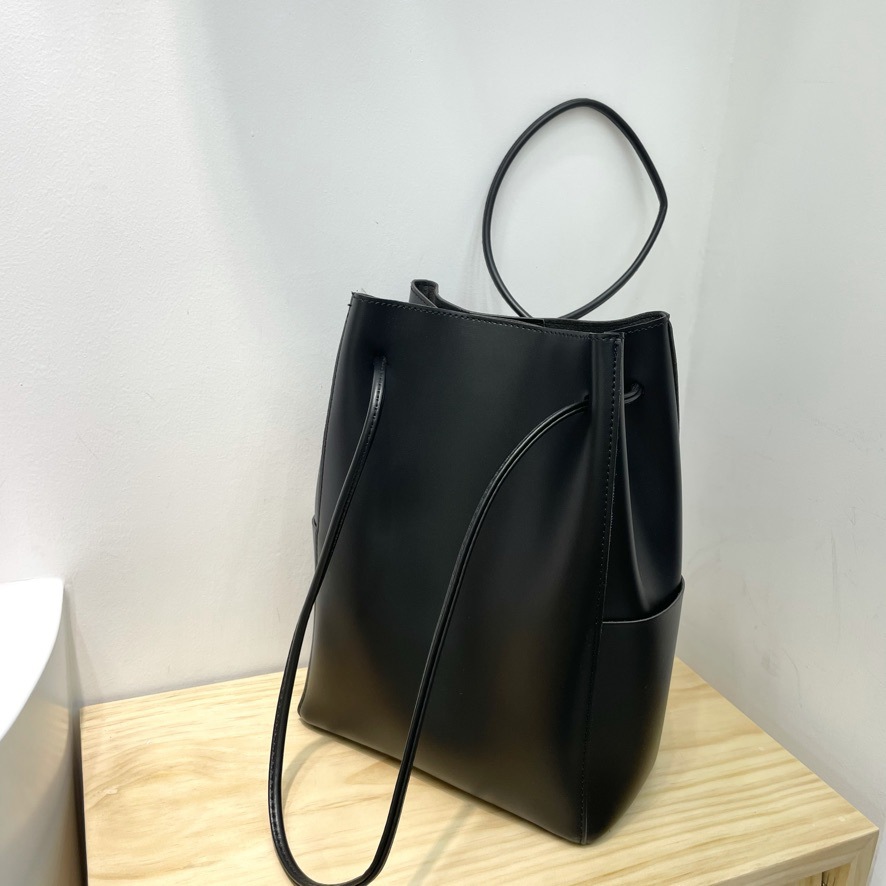 巾着 本革シンプル巾着型ショルダーバッグ