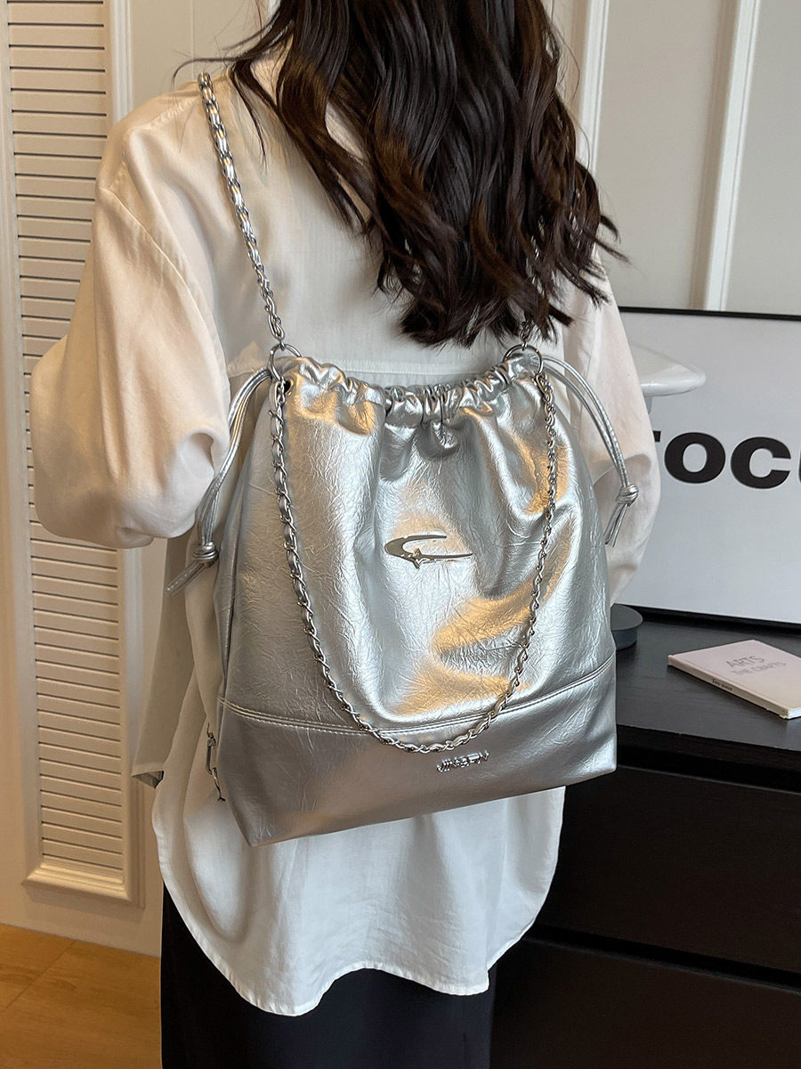 巾着 チェーンストラップ付き巾着型リュックサック