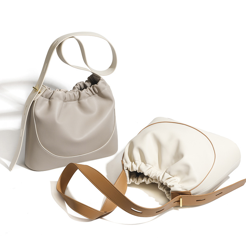 巾着 柔らか素材の丸みフォルム巾着ショルダー鞄