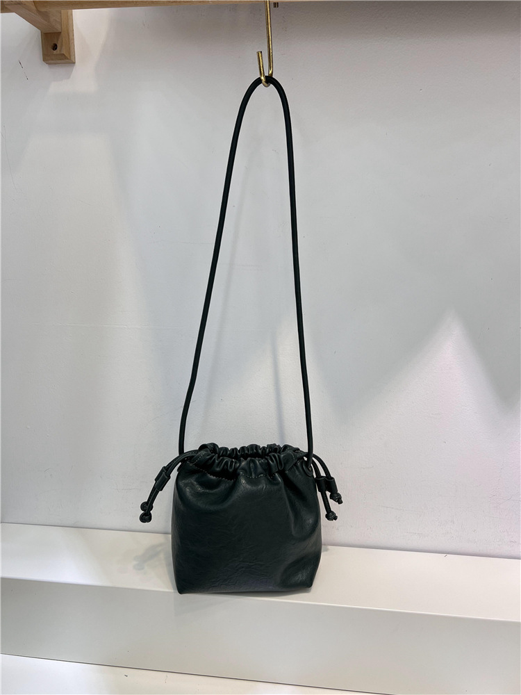 巾着 上質レザー巾着型ショルダーバッグ