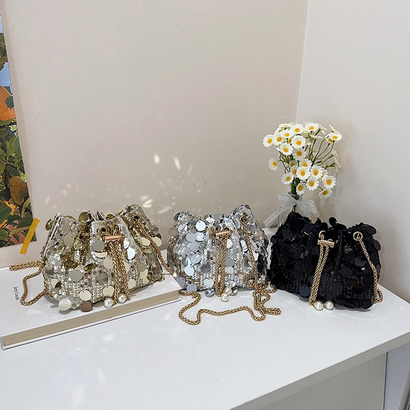 巾着 スパンコール装飾巾着型チェーンショルダーバッグ
