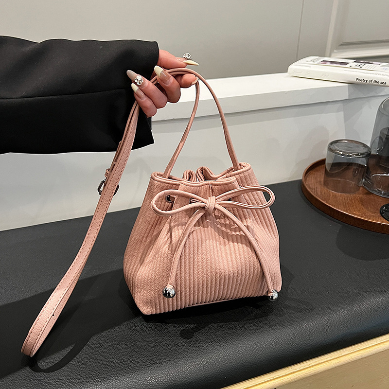 巾着 プリーツ加工巾着型ショルダー鞄