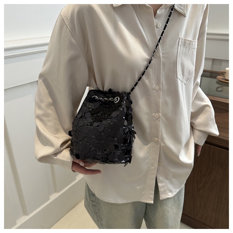 巾着 スパンコール装飾巾着型チェーンショルダーバッグ