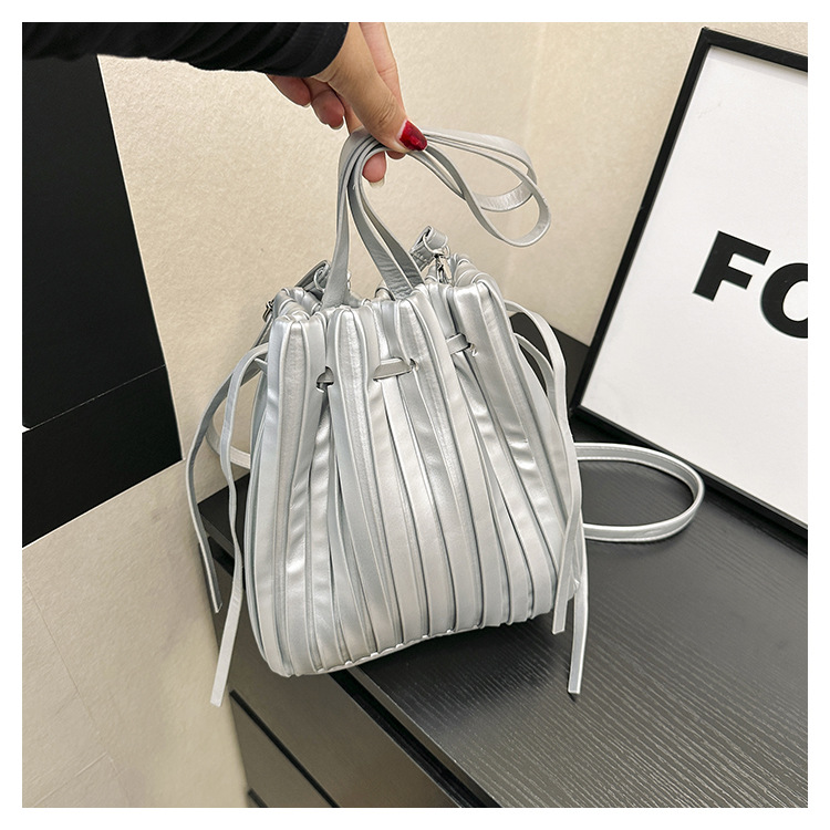 https://fulmo-img-server.com/tsutsumin-bag/db3b4665-b793-41db-a686-7c1d14180857.jpg