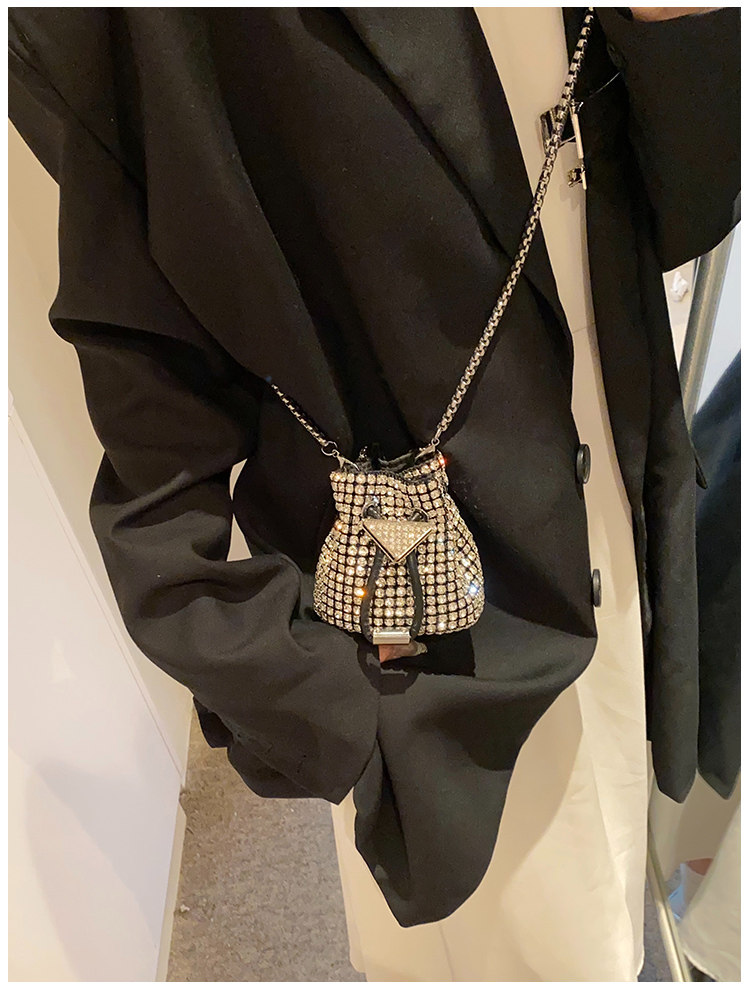 巾着 煌めきラインストーン装飾巾着ポーチ